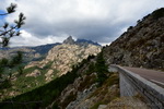 Corsica - drone della natura maschile forte che fotografa la vista maschile sulla terra